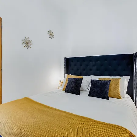 New Spanish Square - Romedreamhome Apartmán