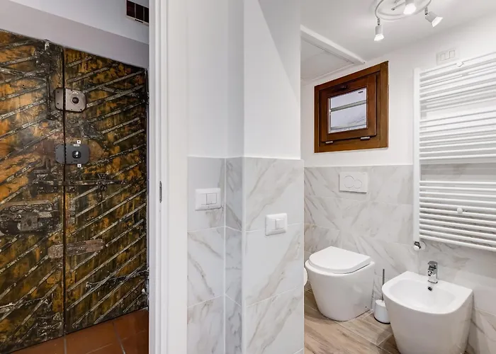 New Spanish Square - Romedreamhome Rom